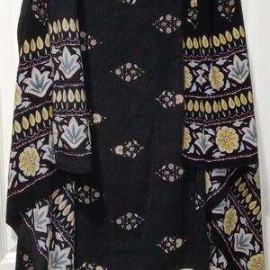 Floral Patterned Black Shawl
